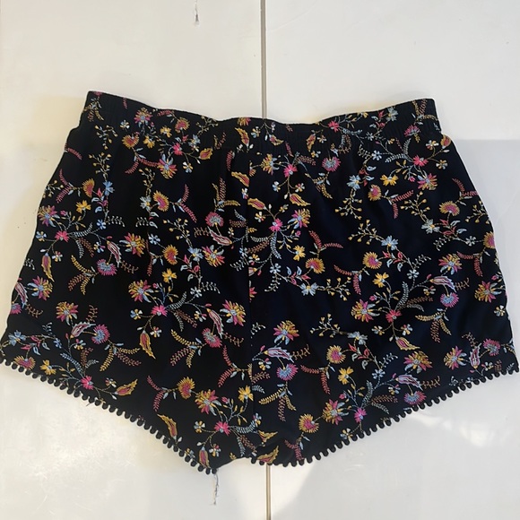 Ana Floral Shorts with Elastic Waist - Picture 3 of 5